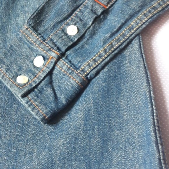 True Religion Wmns Boyfriend Fit Denim Button Down - Picture 5 of 7